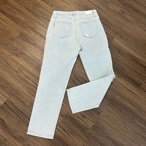 Paige Noelle High Rise vintage inspired Light Blue Straight Leg Jeans. Size 28